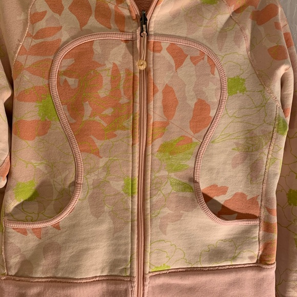 ✨Rare✨ Lululemon Peach Floral Scuba Hoodie - Picture 2 of 7